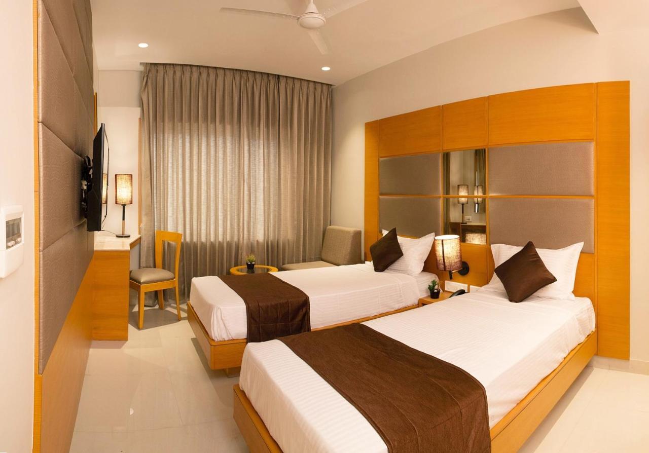 Sri Aadhish Grand Hotel Arantangi Luaran gambar