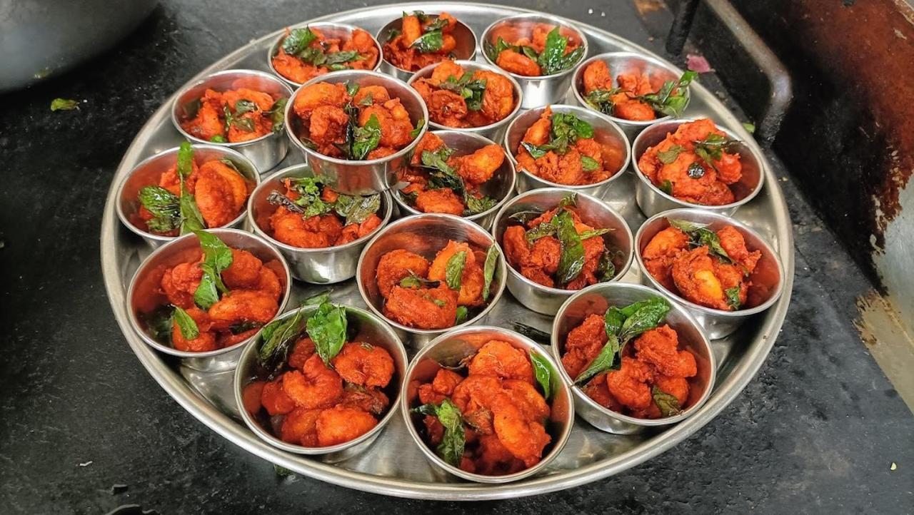 Sri Aadhish Grand Hotel Arantangi Luaran gambar